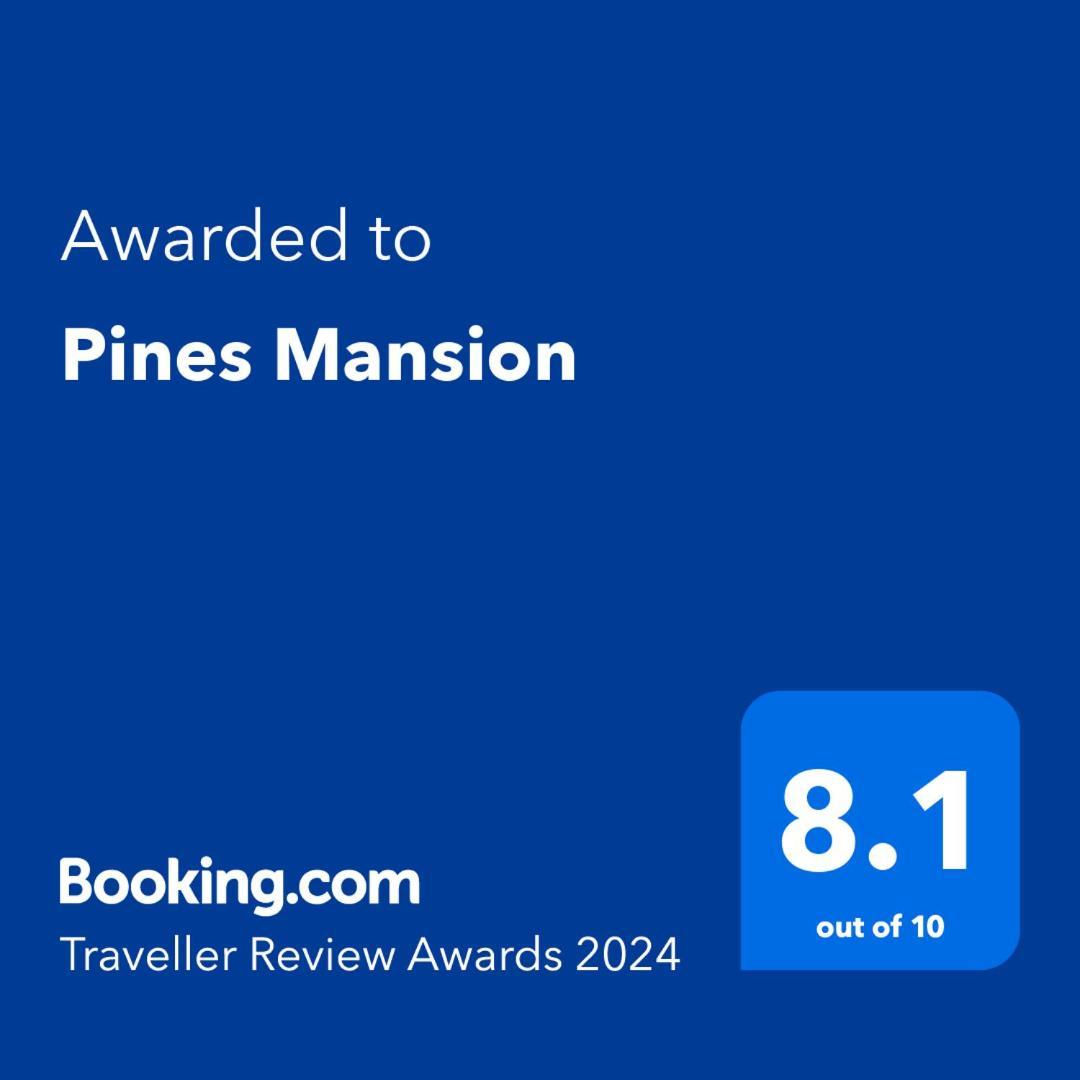 ホテル Pines Mansion ブトゥアン エクステリア 写真