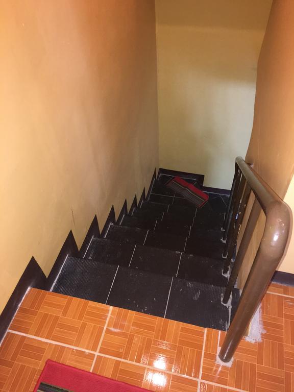 ホテル Pines Mansion ブトゥアン 部屋 写真